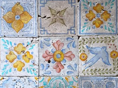 Travertin pictat manual